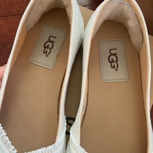 ugg ynez ruffle flat